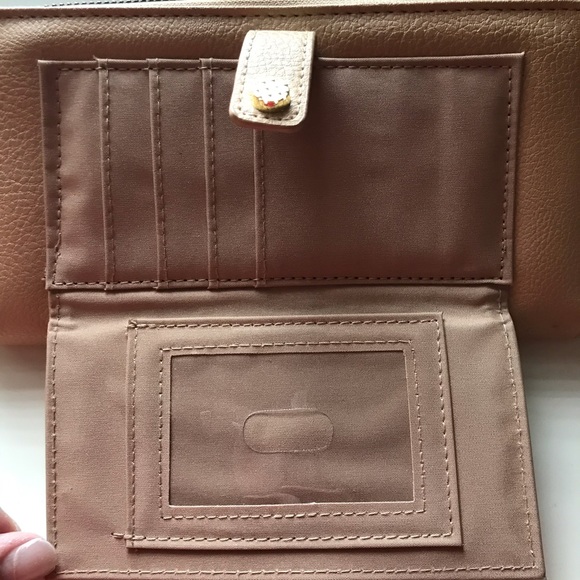 Time and Tru Tan Victoria DeDe Wallet NWT - Picture 4 of 4